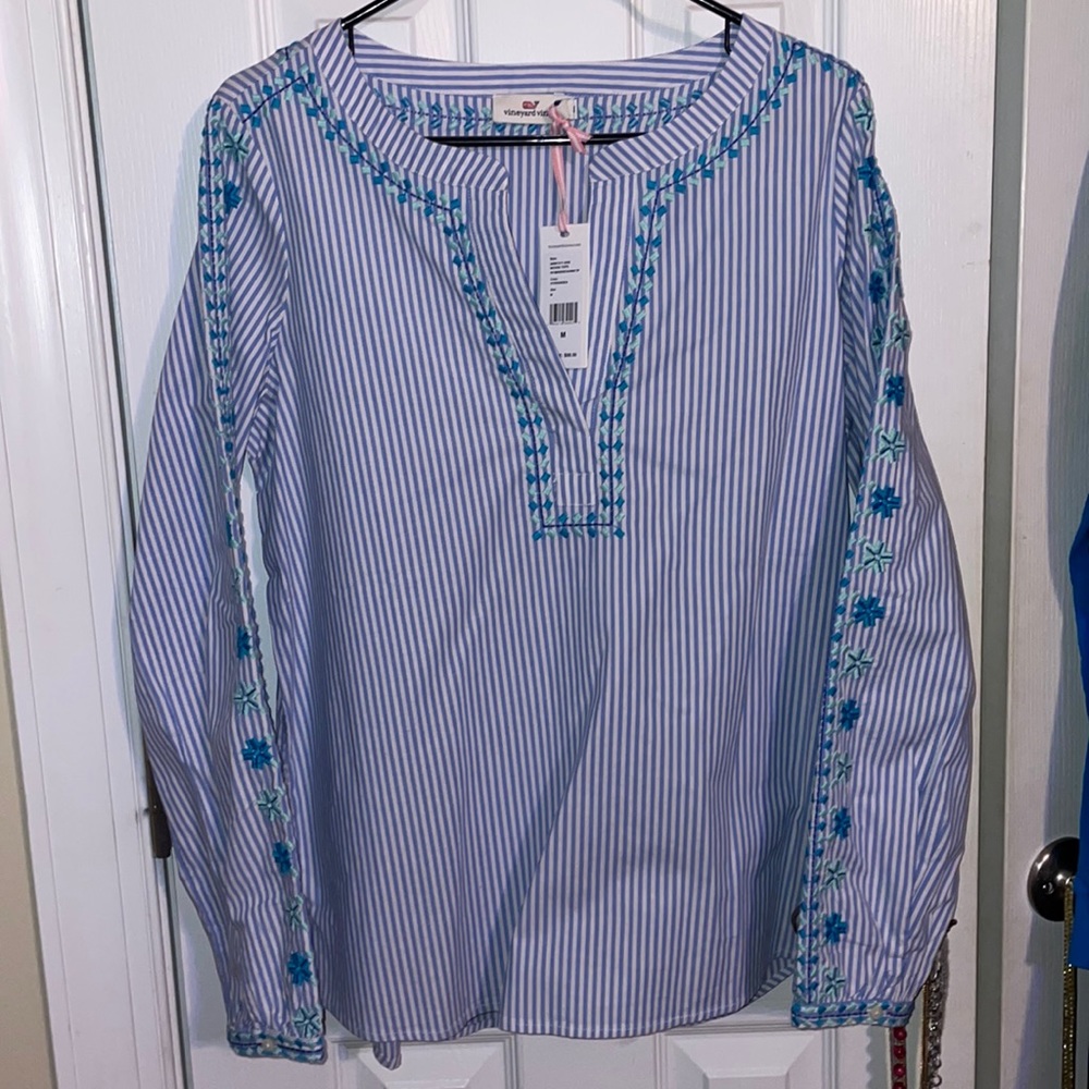 Vineyard vines Womens dress shirt! Brand new with tags, size medium!!